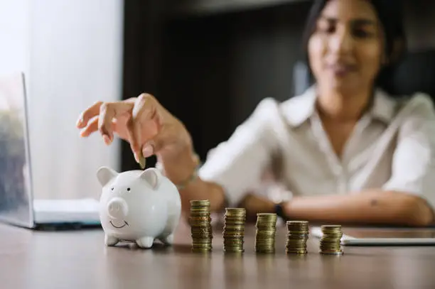 Comment économiser de l’argent chaque mois : guide simple et efficace pour 2026